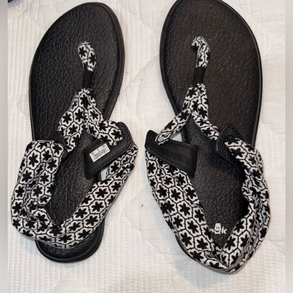 Sanuk Womens Yoga Sling Black White Printed Straps Sandals Flip Flop Size 10